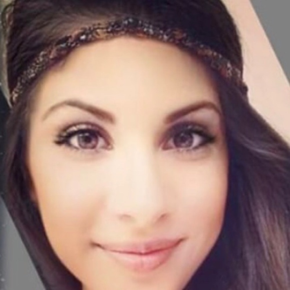 Meet your Posher, Damaris